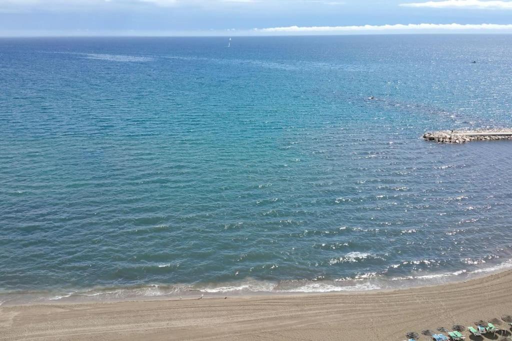Seafront Apartment With Open-Air Heated Pool Fuengirola Extérieur photo